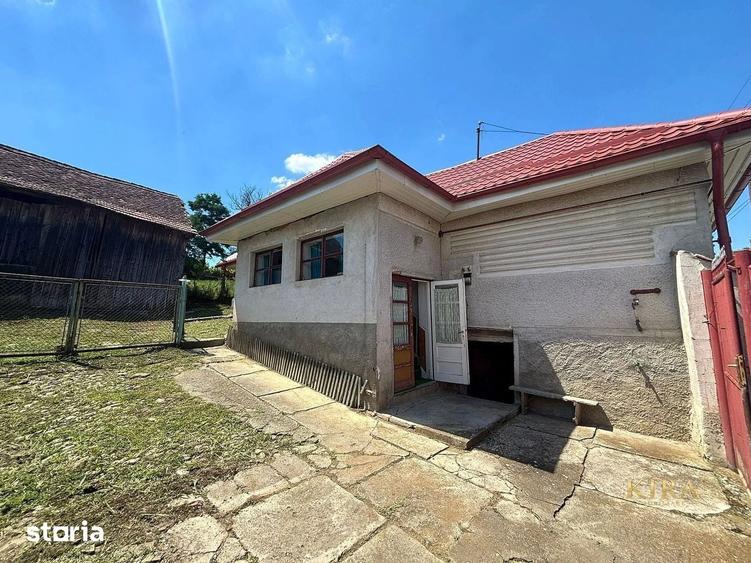 Casă cu 3 camere semidecomandat cu Teren 1600 Mp în Cincu