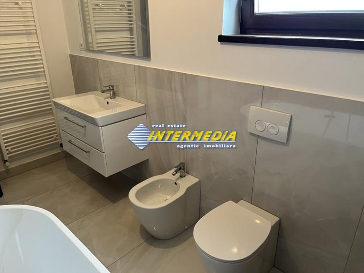 Casă individuală cu 4 camere cu Canalizare în Cetate