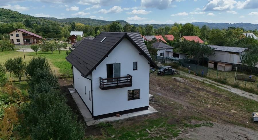 Casă individuală cu 4 camere cu Canalizare în Brebu Mânăstirei