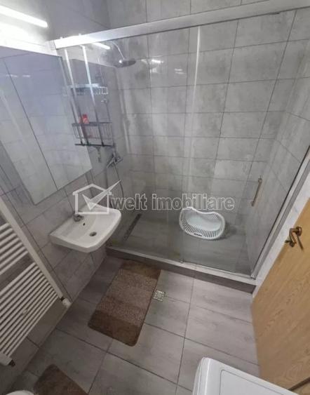 Apartament cu 4 camere semidecomandat în Central