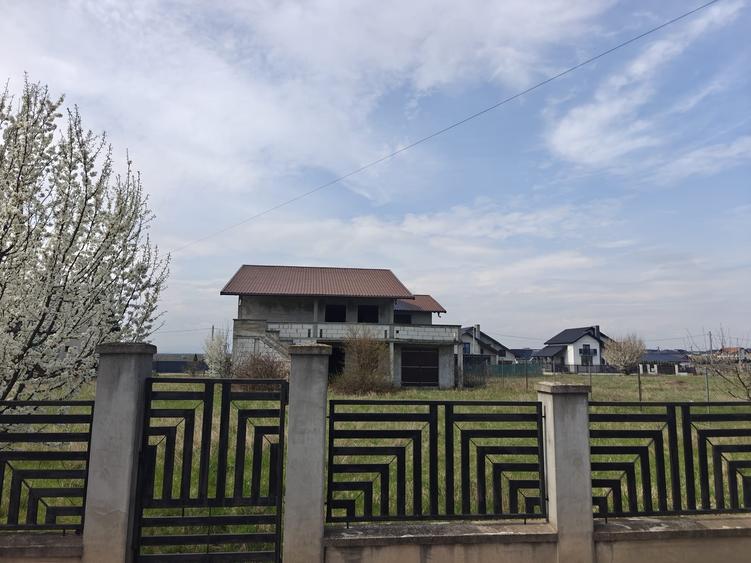 Casă individuală cu 5 camere cu Teren 1700 Mp în Moara