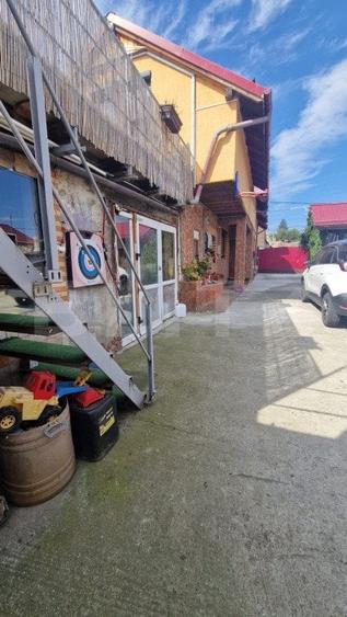 Casă individuală cu 5 camere cu Canalizare în Satulung