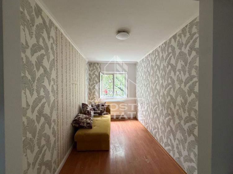 Apartament cu 3 camere decomandat în Lipovei