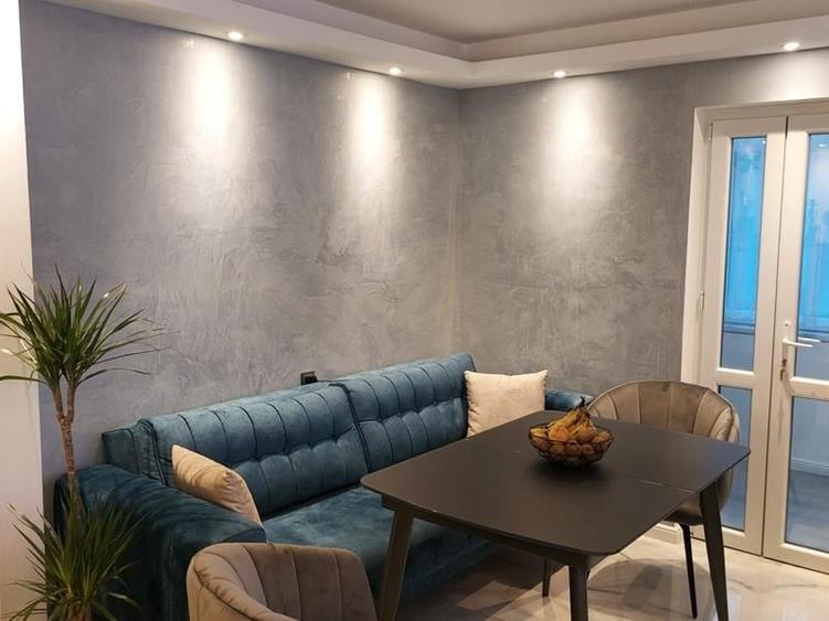 Apartament cu 3 camere decomandat, mobilat în Craiovița Nouă