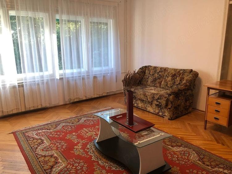 Apartament cu 3 camere decomandat în Gruia