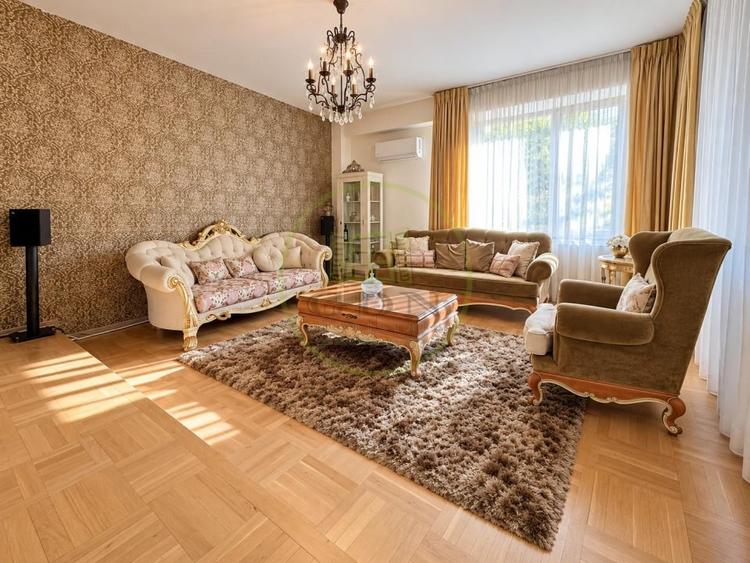 Casă individuală cu 12 camere cu Piscina în Aviației
