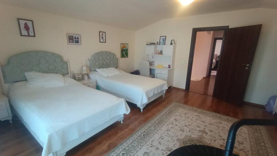 Casă individuală cu 4 camere cu Canalizare în Cârcea