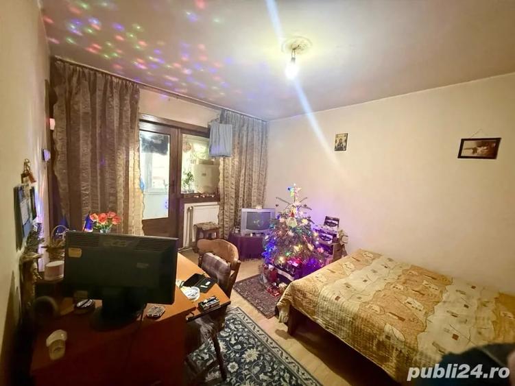 Garsonieră decomandată în Comuna din Paris