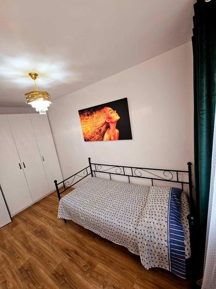 Apartament cu 3 camere semidecomandat în Est