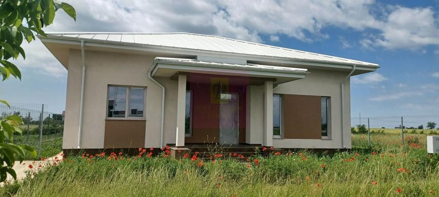 Casă individuală cu 4 camere cu Canalizare în Gulia