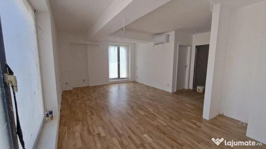 Apartament cu 3 camere semidecomandat în Unirii