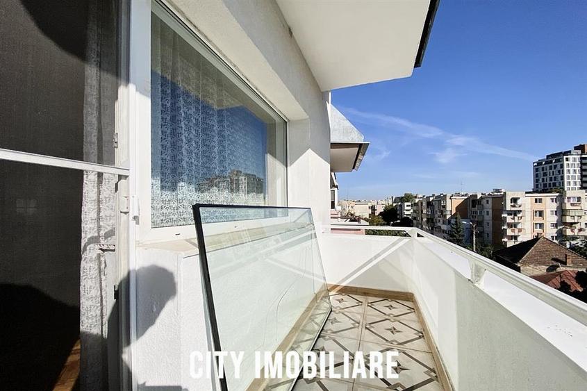 Apartament cu 4 camere decomandat în Semicentral