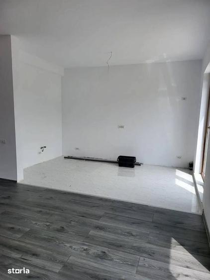 Casă cu 4 camere cu Teren 490 Mp în Corbeanca