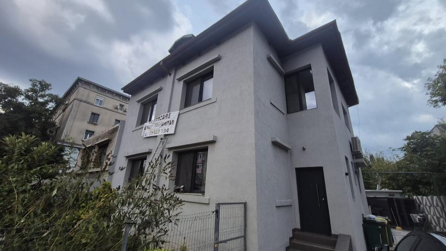 Casă individuală cu 7 camere cu Canalizare în Drumul Sării