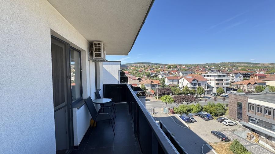 Apartament cu 3 camere semidecomandat, mobilat în Dâmbul Rotund