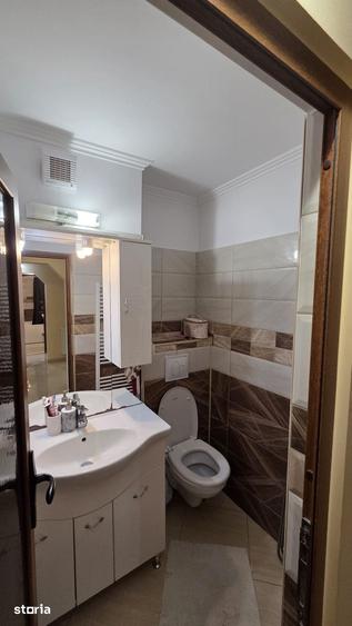 Apartament cu 4 camere decomandat în Micro 17