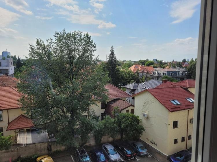 Apartament cu 4 camere decomandat, mobilat în P-ța Dorobanți