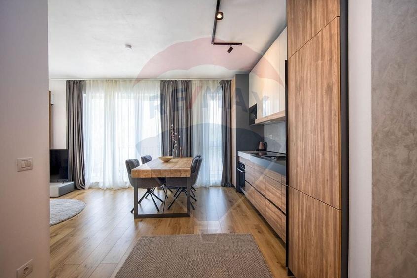 Apartament cu 3 camere decomandat, mobilat în Blumăna