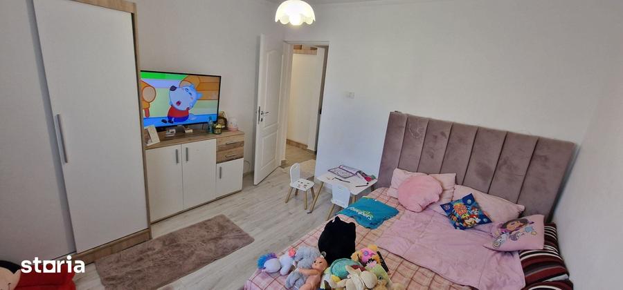 Apartament cu 3 camere decomandat în Sud