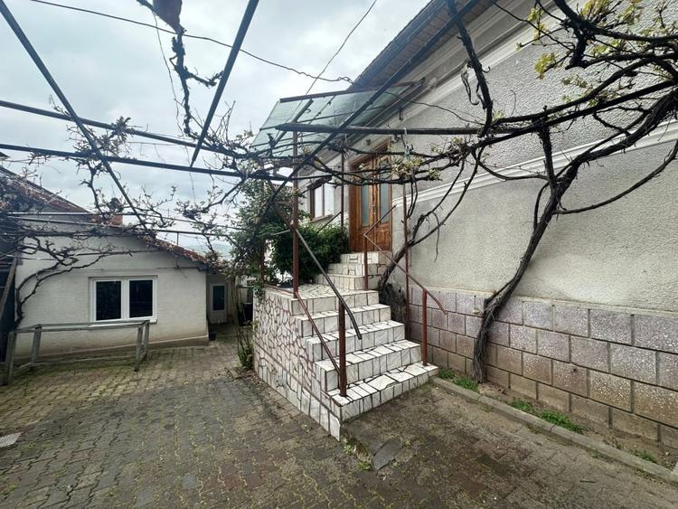 Casă individuală cu 5 camere cu Canalizare în Cugir