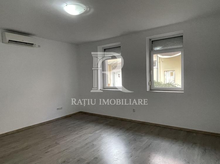 Birou, de 45 mp, în Central