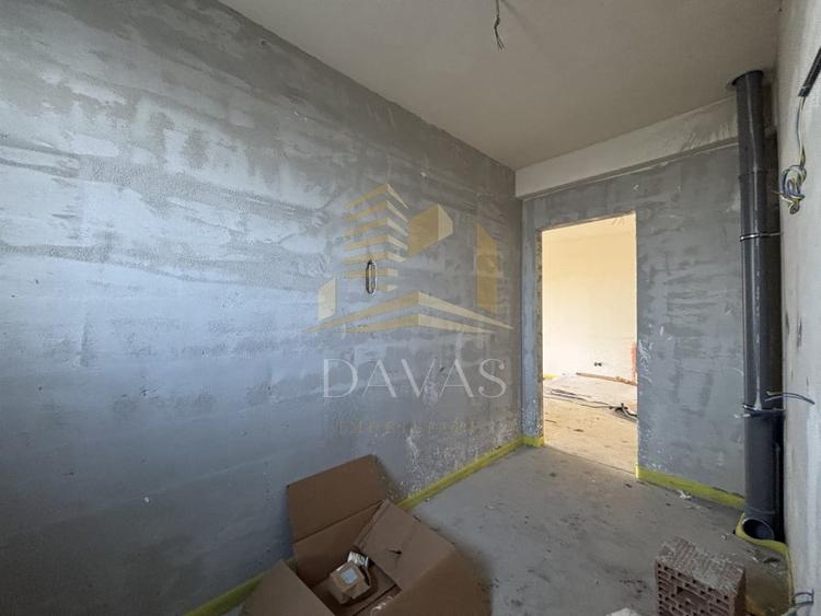 Apartament cu 3 camere semidecomandat în Baciu