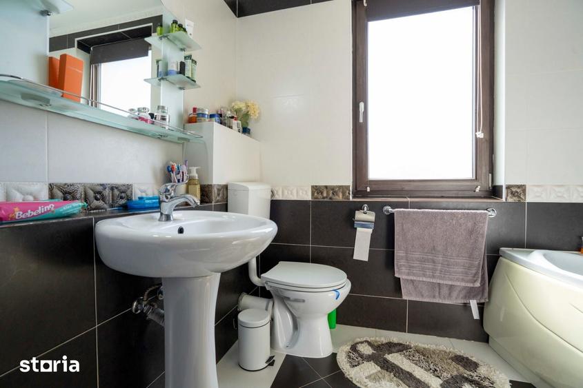 Casă cu 6 camere cu Teren 759 Mp în Central