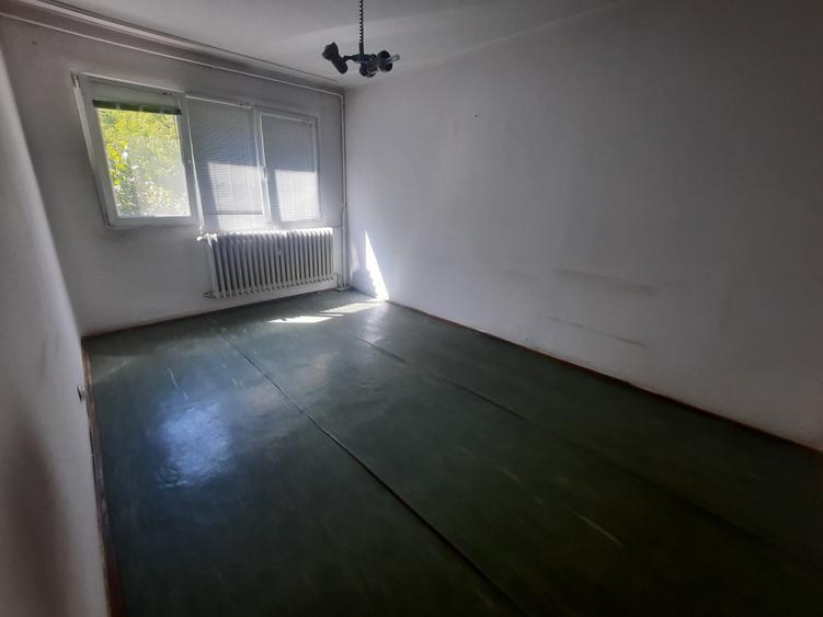 Apartament cu 3 camere decomandat în Berceni
