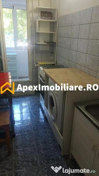 Garsonieră decomandată în Titan