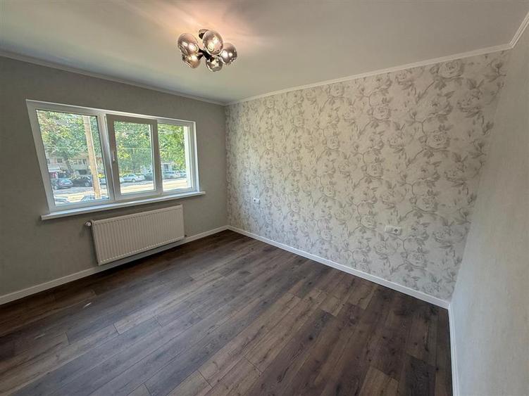 Apartament cu 3 camere semidecomandat în Tătărași