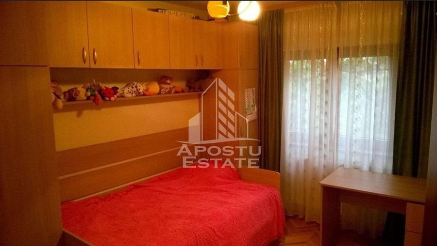 Apartament cu 3 camere decomandat, mobilat în Bucovina