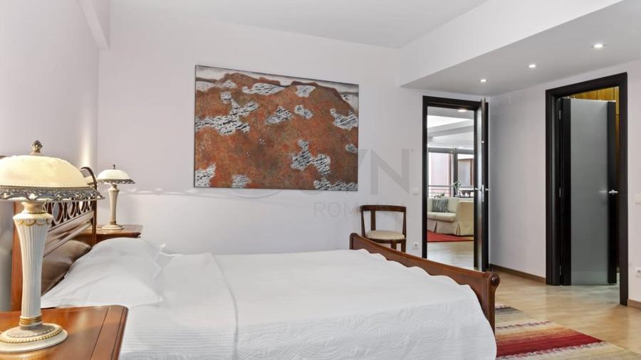 Apartament cu 3 camere semidecomandat, mobilat în Arcul de Triumf