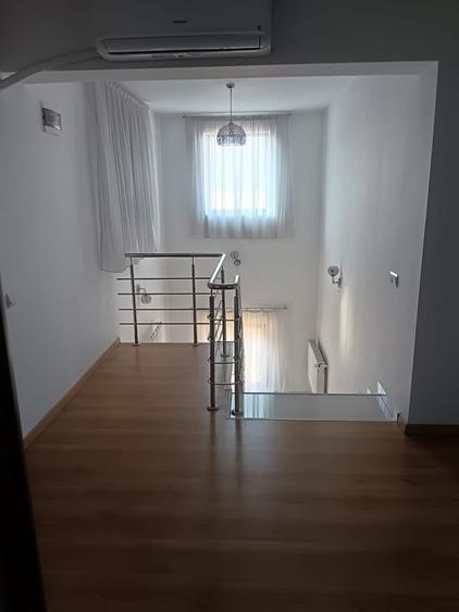 Casă cu 6 camere cu Teren 820 Mp în Berceni