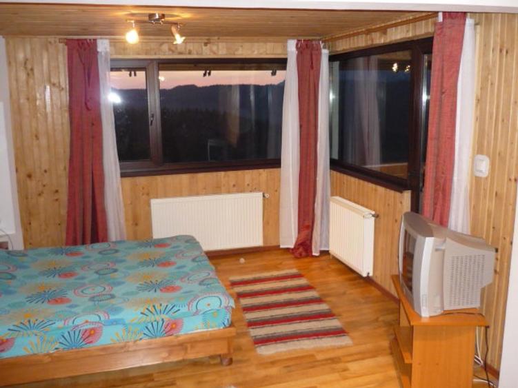 Casă cu 7 camere cu Teren 200 Mp în Predeal