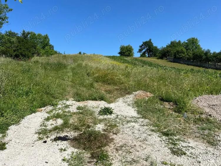 Teren de 696 mp, în Răcăștia