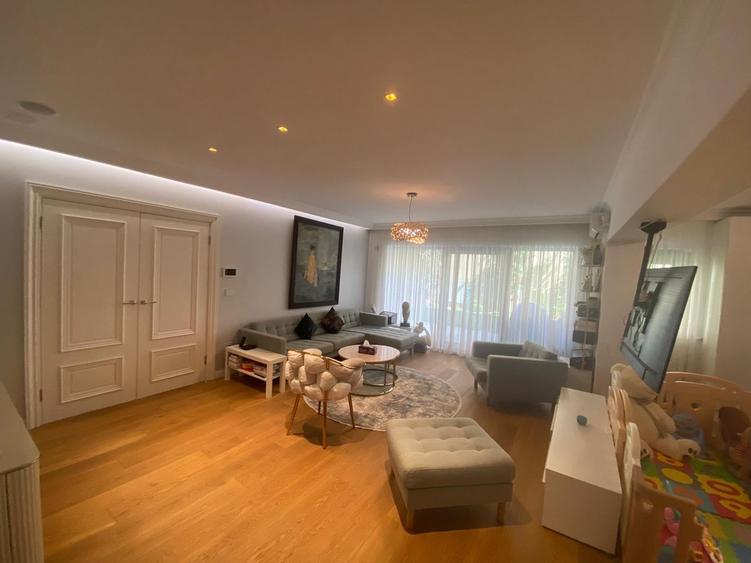 Apartament cu 4 camere decomandat în Domenii