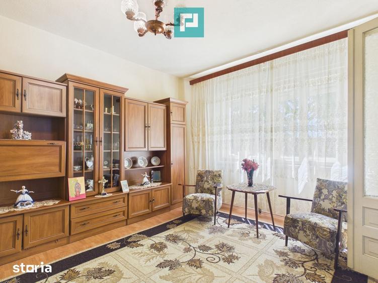 Casă cu 10 camere cu Teren 503 Mp în Central
