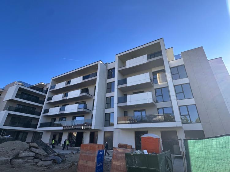 Apartament cu 3 camere semidecomandat în Iancu Nicolae