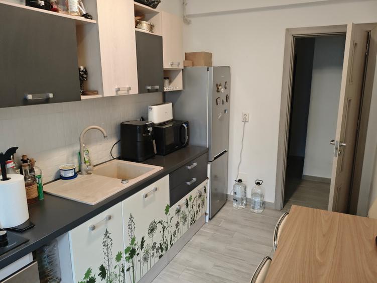 Apartament cu 2 camere decomandat în Roșu