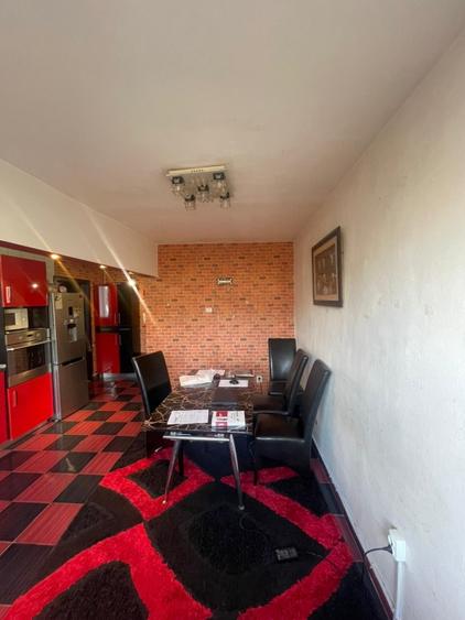 Apartament cu 3 camere semidecomandat, mobilat în Central