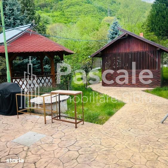 Casă cu 4 camere cu Teren 1468 Mp în Central