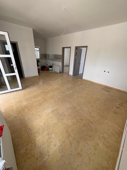 Casă individuală cu 3 camere cu Teren 200 Mp în Exterior Sud
