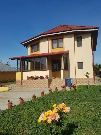 Casă individuală cu 6 camere cu Teren 1000 Mp în Smârdan