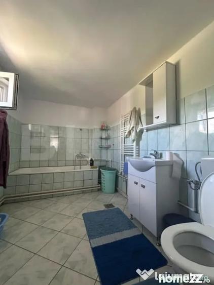 Casă cu 5 camere cu Teren 3000 Mp în Central