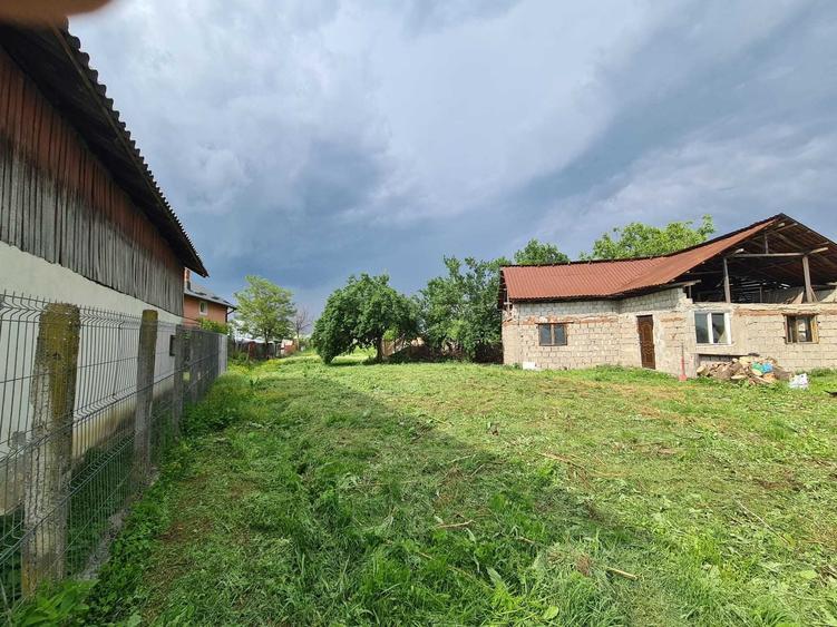 Teren de 1200 mp, în Oarja