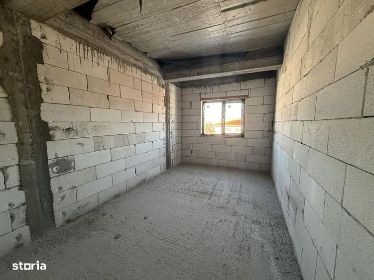 Casă cu 4 camere cu Teren 200 Mp în Central