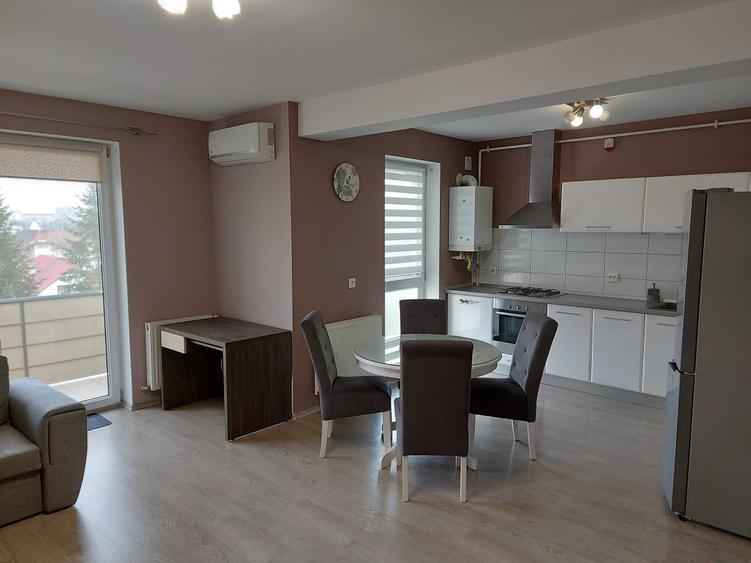 Apartament cu 3 camere decomandat în Turnișor