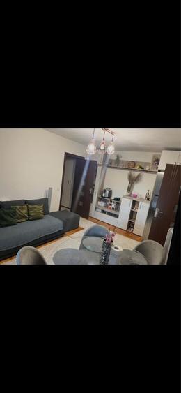 Apartament cu 3 camere semidecomandat în 1 Mai