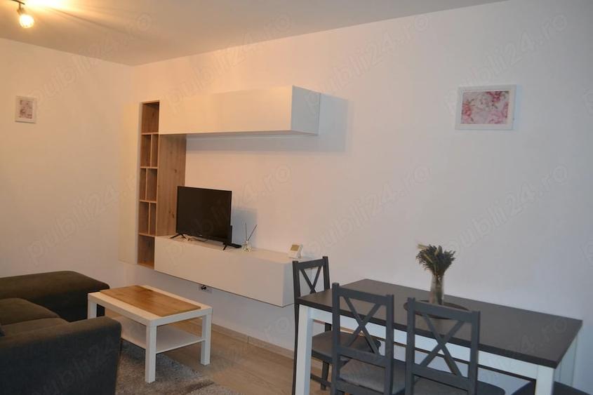 Apartament cu 2 camere decomandat în Tractorul