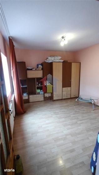 Casă cu 5 camere cu Teren 231 Mp în Chercea